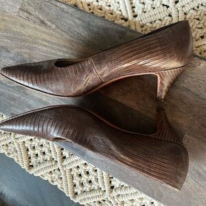 Custom Craft Holt Renfrew Vintage Brown Leather Pumps 8.5 Like New